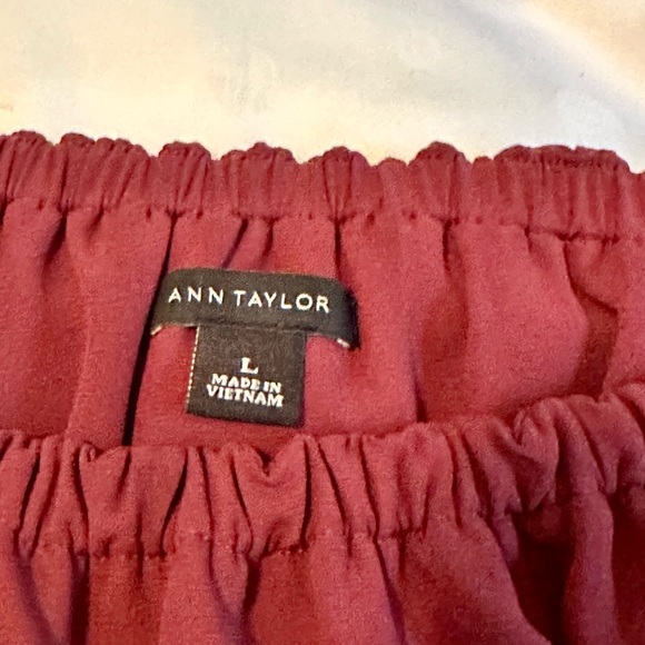 Ann Taylor off the shoulders top. - Picture 4 of 4
